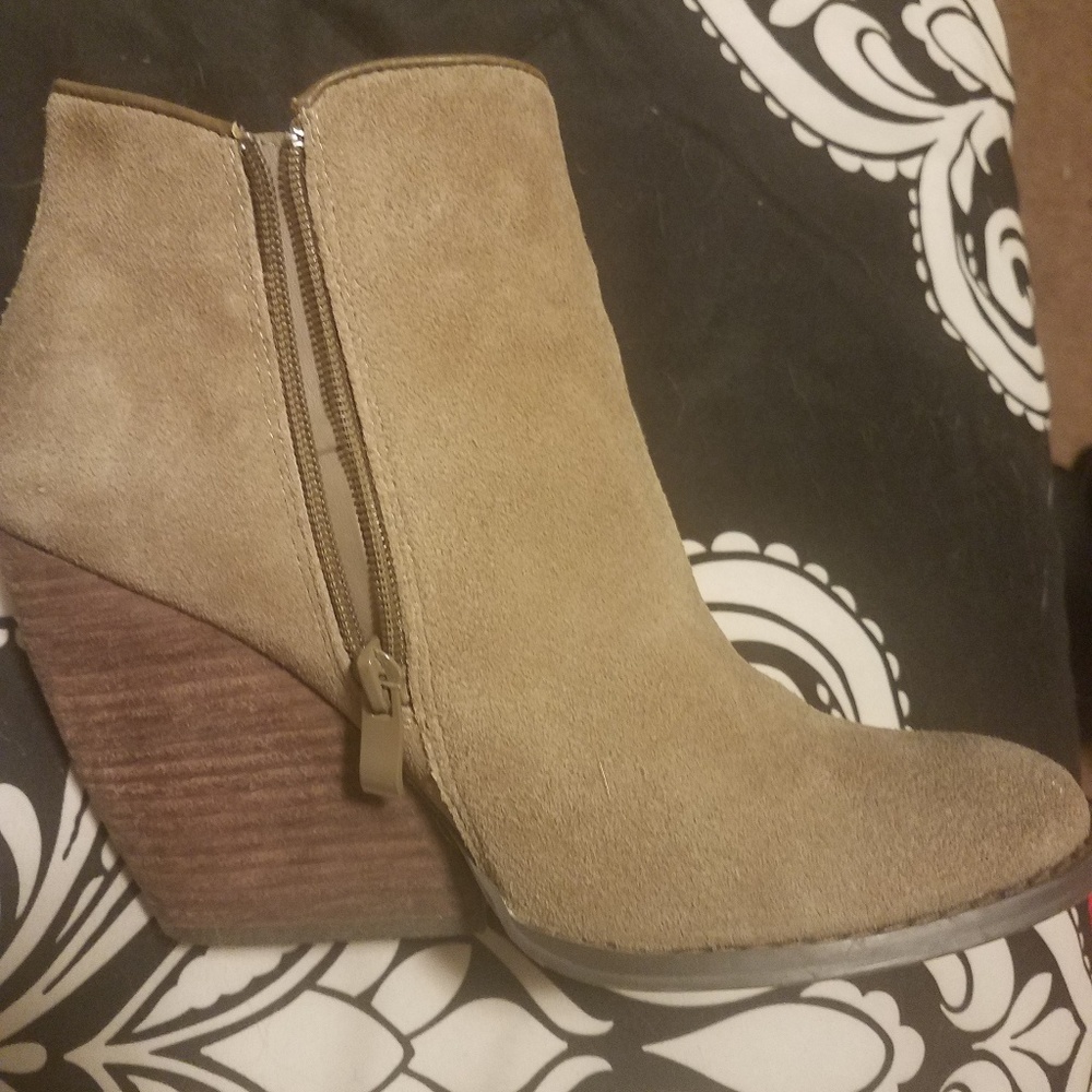 Very Volatile wedge bootie